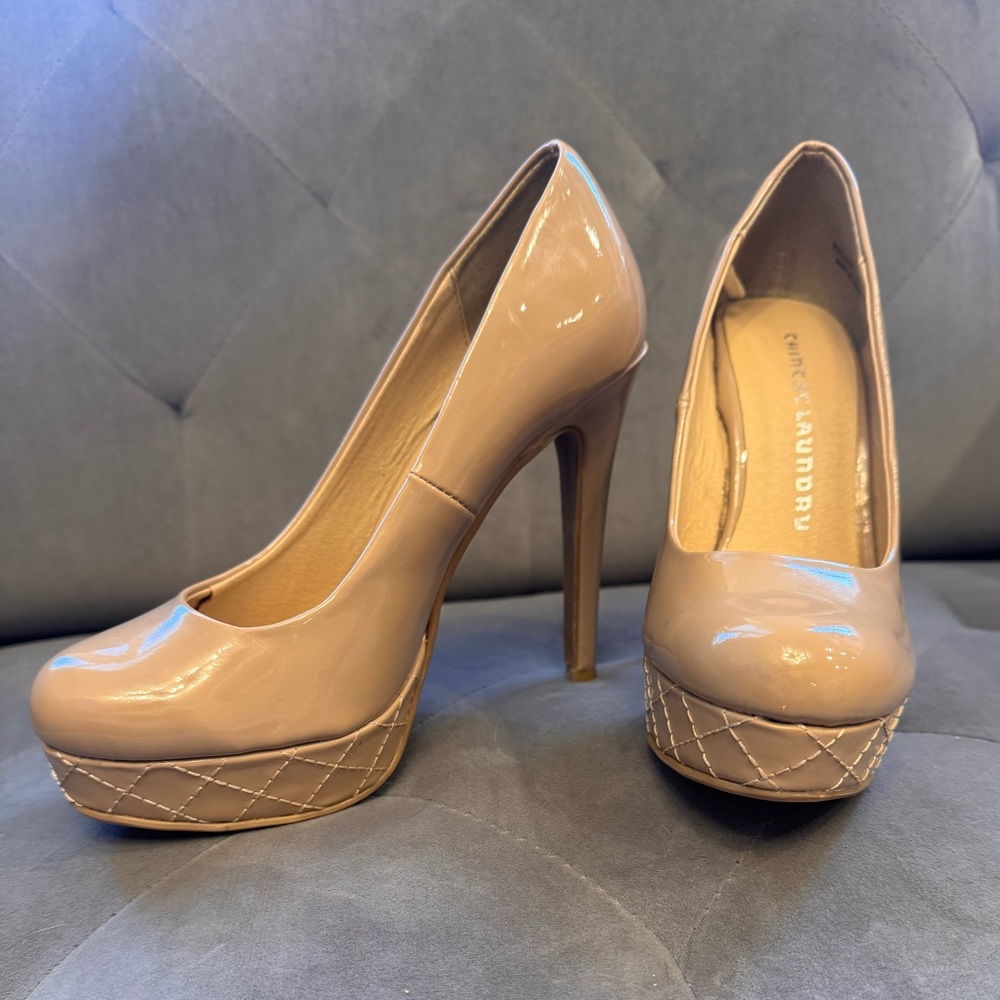 Chinese Laundry nude patent leather platform heel round toe quilted sole sz 6.5